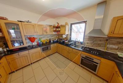 Casă cu 5 camere cu Teren 5204 Mp în Central - 5