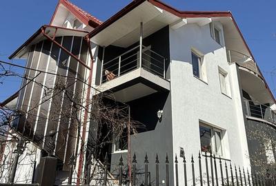 Casă cu 4 camere cu Teren 386 Mp în Central