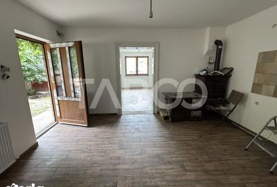 Casă cu 2 camere cu Canalizare în Cristian - 2