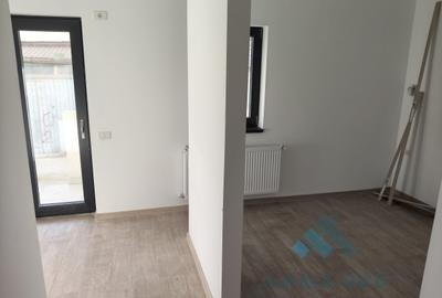 Casă individuală cu 15 camere cu Canalizare în Apărătorii Patriei - 19