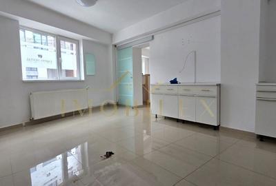 Spațiu comercial, de 11,000 mp, în Central