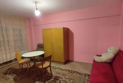 Apartament trei camere, decomandat, balcon, etaj 4 din 10, Narcisa - 3
