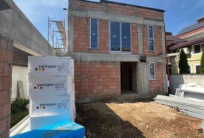 Casă cu 4 camere cu Teren 1200 Mp în Exterior Vest - 1
