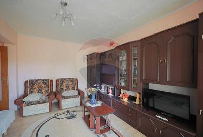 Apartament cu 2 camere de vanzare str. Cazaban, zona Iosia - 4