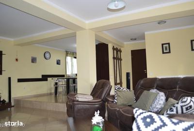 Casă cu 4 camere în Glâmbocu - 12