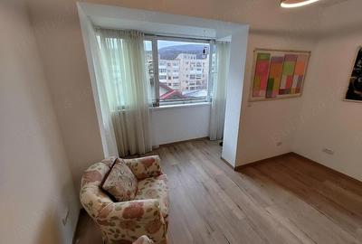 Apartament cu 4 camere decomandat în Traian - 2