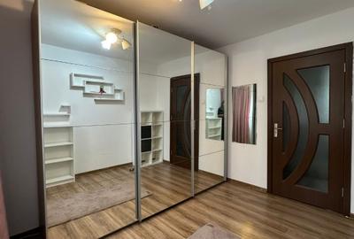 Apartament cu 4 camere decomandat, mobilat în Titan