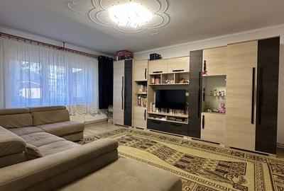 Apartament cu 3 camere decomandat în Micro 17