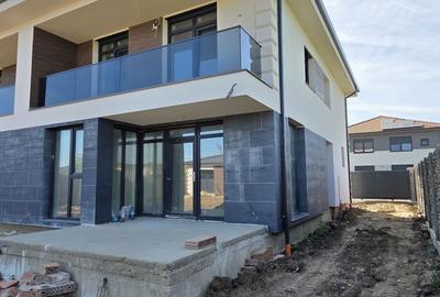 Casă cu 4 camere în Central - 3