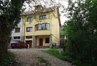Garsonieră decomandată în Central