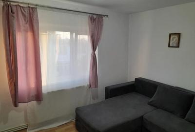 Inchiriez apartament doua camere micro 14, 1500 lei - 1