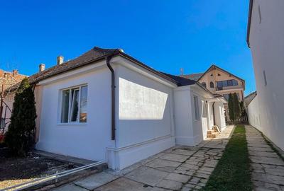 Casă cu 4 camere în Trei Stejari