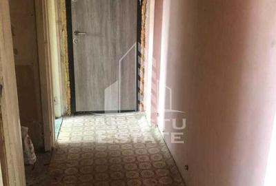 Apartament cu 3 camere, semidecomandat, centrala proprie, zona Sagului - 2