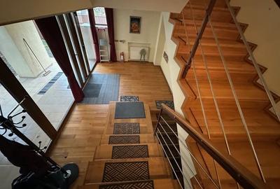 Casă / Vilă cu 6 camere în zona  Calea Aradului - 23