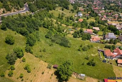 Teren de 1449 mp, în Moieciu