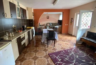 Casă cu 4 camere cu Teren 937 Mp în Ațel - 8