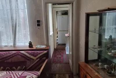 A 42 Proprietarul vinde apart 2 camere in vila linga Casa Memoriala George Bacovia, zona centrala - 12