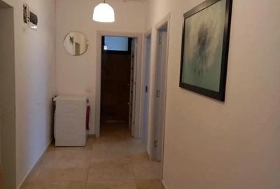 Apartament cu 3 camere decomandat în Buziașului