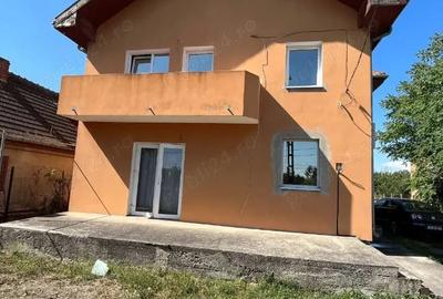 Casă cu 5 camere cu Teren 1500 Mp în Central