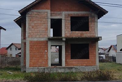 Vand casa la ro?u Proiect P+M 167mp,teren 504 mp - 2