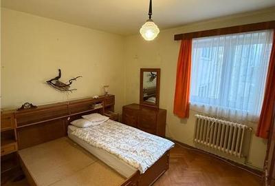 2 camere l Zona Spitalul de Urgenta/ Biseria Sf. Vineri l Etaj intermediar - 3