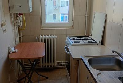Apartament cu 3 camere semidecomandat în Podu Roș - 7