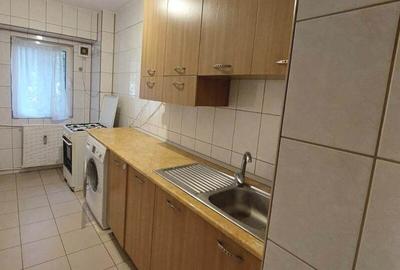 Garsonieră decomandată, mobilată în Titan