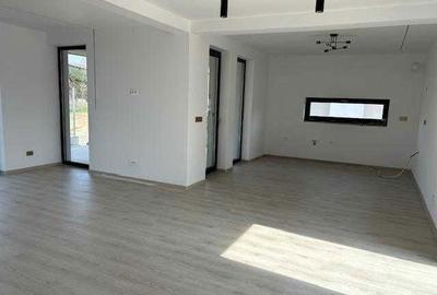 Casă cu 4 camere cu Teren 111 Mp în Central - 2