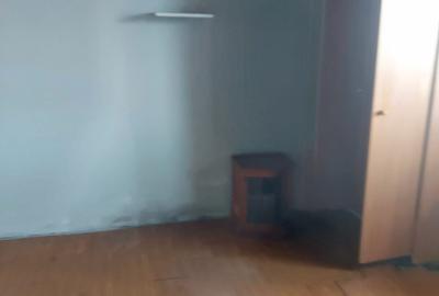 Casă cu 3 camere cu Teren 5000 Mp în Central - 5