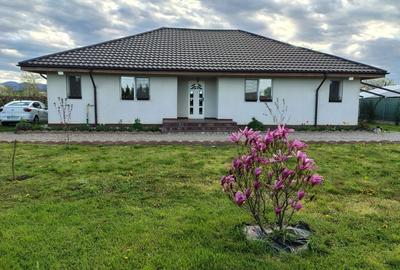 Casă cu 4 camere în Zănești - 1