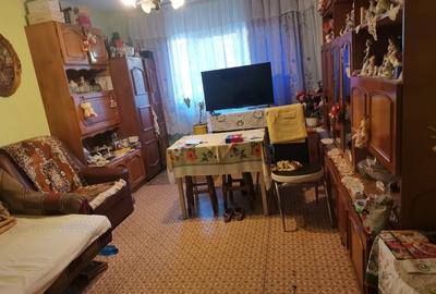 Apartament cu 2 camere decomandat în Tractorul