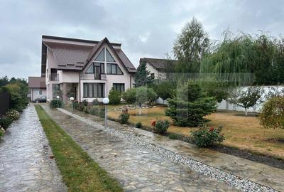 Casă cu 5 camere cu Teren 1600 Mp în Central - 3