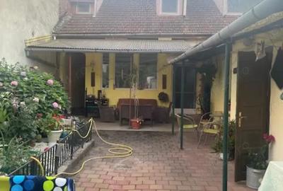 Vand casa cocheta , zona linistita , str.Xenopol - 13