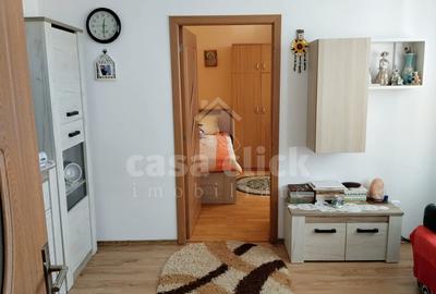 Apartament cu 3 camere semidecomandat, mobilat în Micro 19 - 2