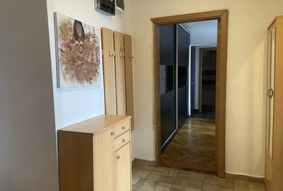 Apartament cu 3 camere semidecomandat în Circumvalațiunii
