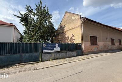Casă cu 5 camere cu Teren 557 Mp în Central