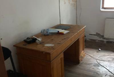 Casă individuală cu 4 camere cu Canalizare în 7 Noiembrie - 9