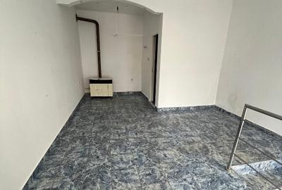 3 Spatii comerciale si un apartament la mansarda central - 6