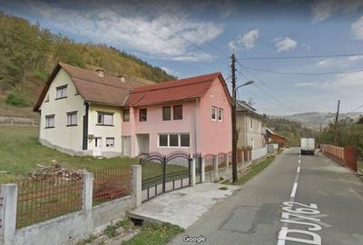 Casă cu 5 camere cu Teren 1000 Mp în Goiești - 2