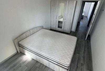 Apartament cu 4 camere decomandat în Tractorul - 2