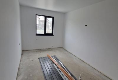 Casă cu 4 camere în Lumina - 1