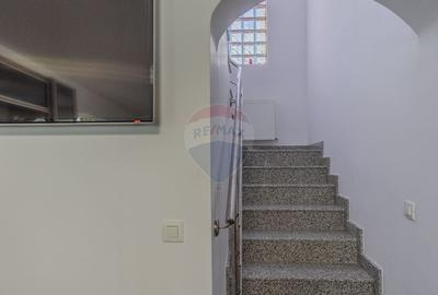 Casă / Vilă cu 10 camere de vânzare in Moieciu de Jos - 14