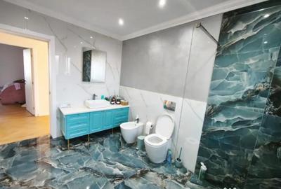 Casă cu 5 camere cu Teren 2000 Mp în Volovăț - 5