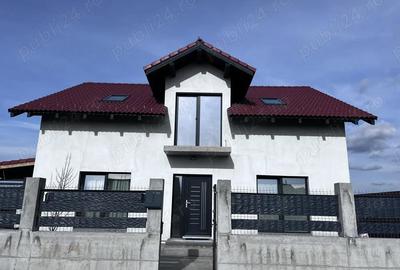 Casă cu 3 camere cu Teren 6000 Mp în Central - 2