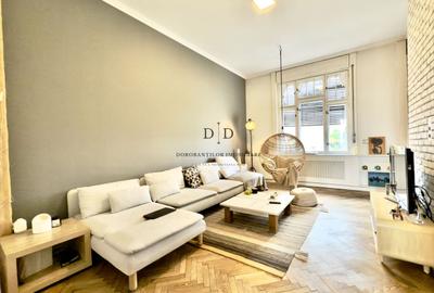 Apartament cu 3 camere semidecomandat, mobilat în Central