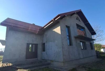 Casă cu 7 camere cu Teren 1118 Mp în Central