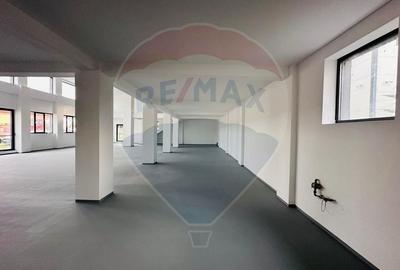 DE INCHIRIAT Spațiu comercial/showroom | 975 mp | Otopeni - 11