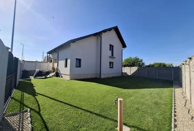 Casă cu 4 camere în Șișești - 8