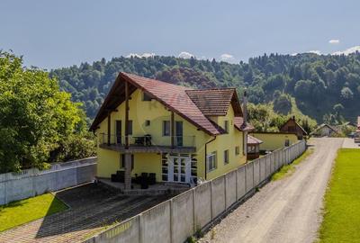 Casă cu 10 camere cu Teren 1074 Mp în Moieciu de Jos - 29