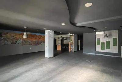 Spațiu comercial, de 142 mp, în Central - 10